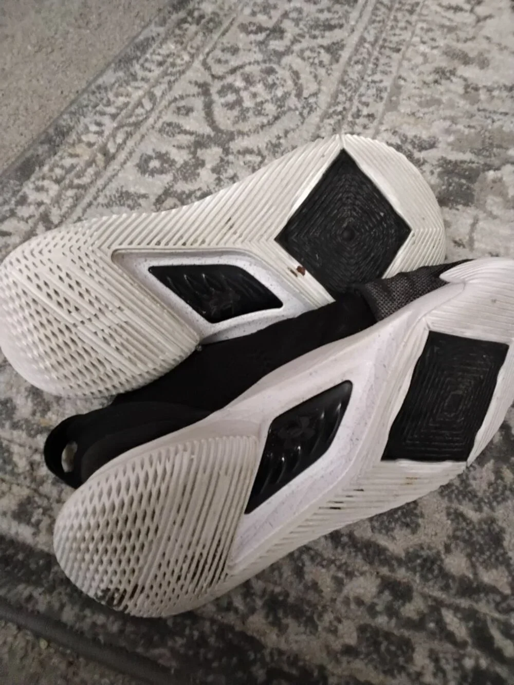 The Size 10 Under Armour Curry 5 Black sneakers are a stylish and comfortable op